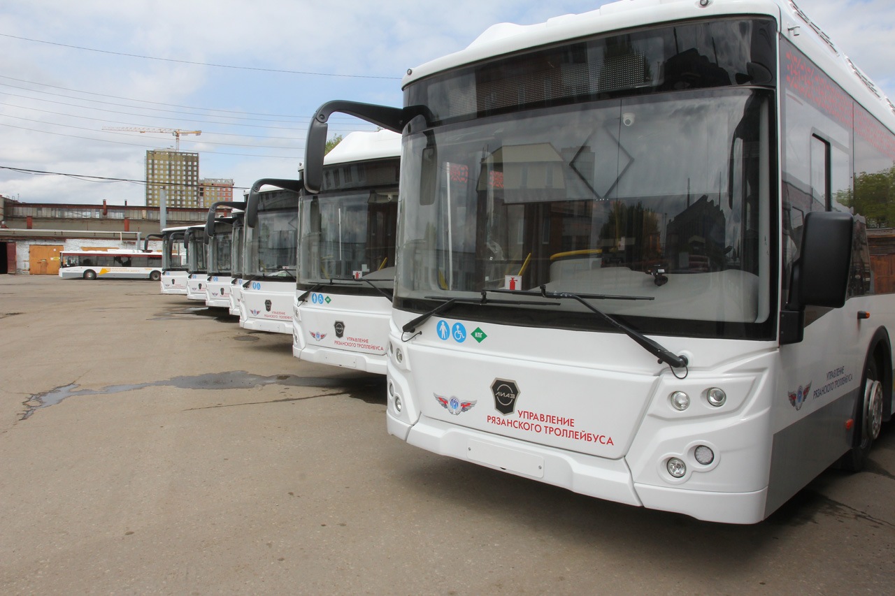 Новые автобусы большого класса отправились по своим маршрутам