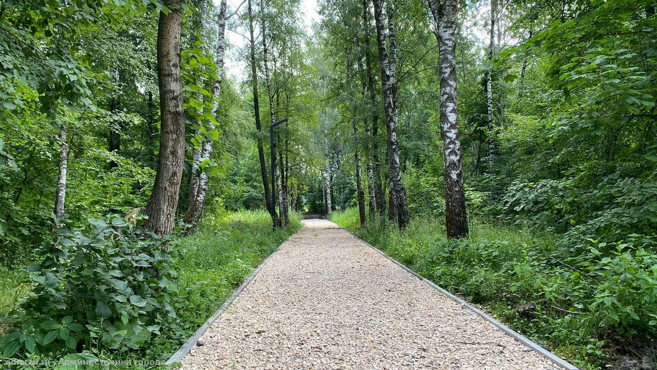 Активисты проверили качество работ по благоустройству парка имени Белякова