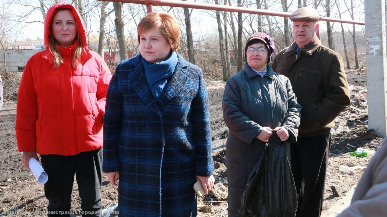 Елена Сорокина обсудила с жителями благоустройство Гвардейского сквера в Рязани