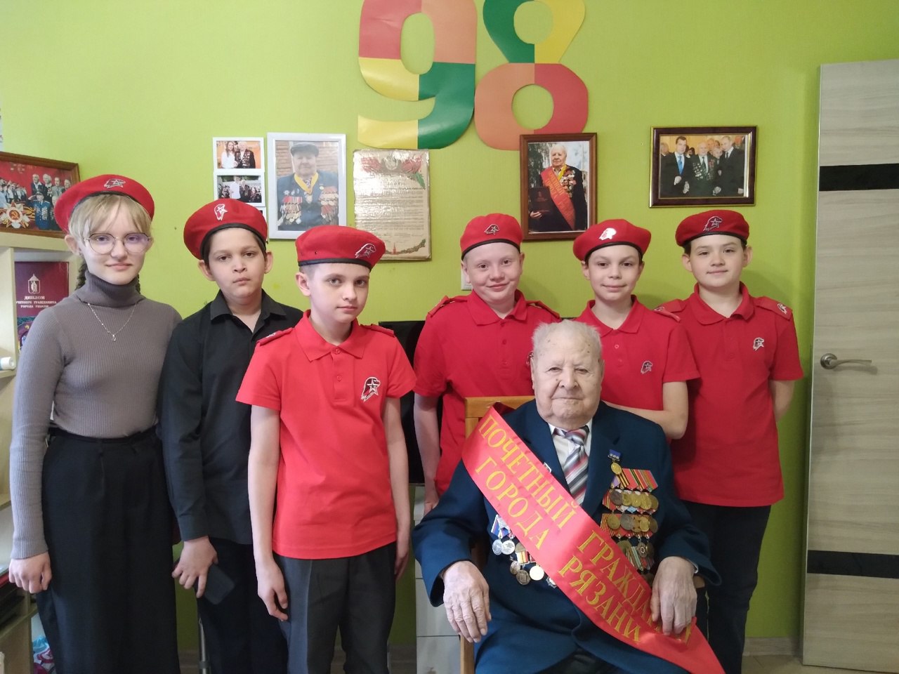 Рязанские педагоги и учащиеся поздравляют ветеранов